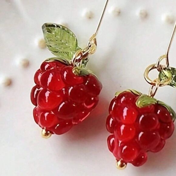 Dangle RASPBERRY DROP EARRINGS MODCLOTH - Picture 2 of 2